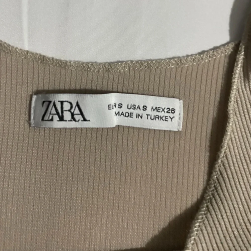 Zara Ribbed Basic Tank Top - Picture 4 of 6